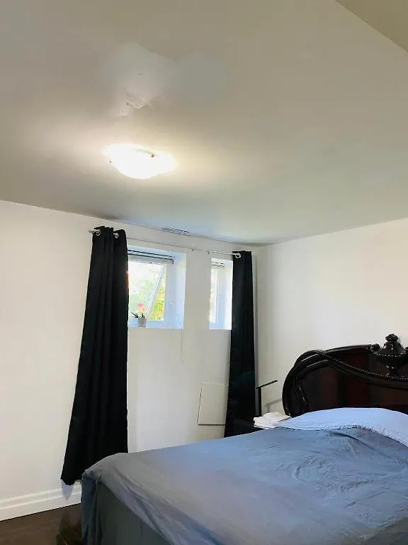 Signature III Suite Space Share Room Toronto Canada